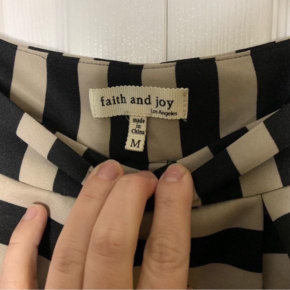 Knee length striped pleated skirt - Picture 4 of 6